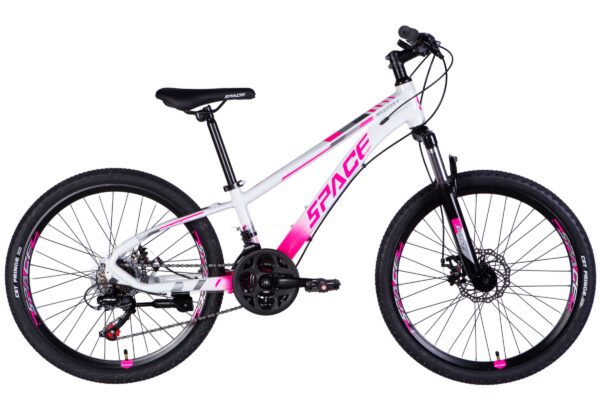 Bílý horský bicykl s růžovými detaily.