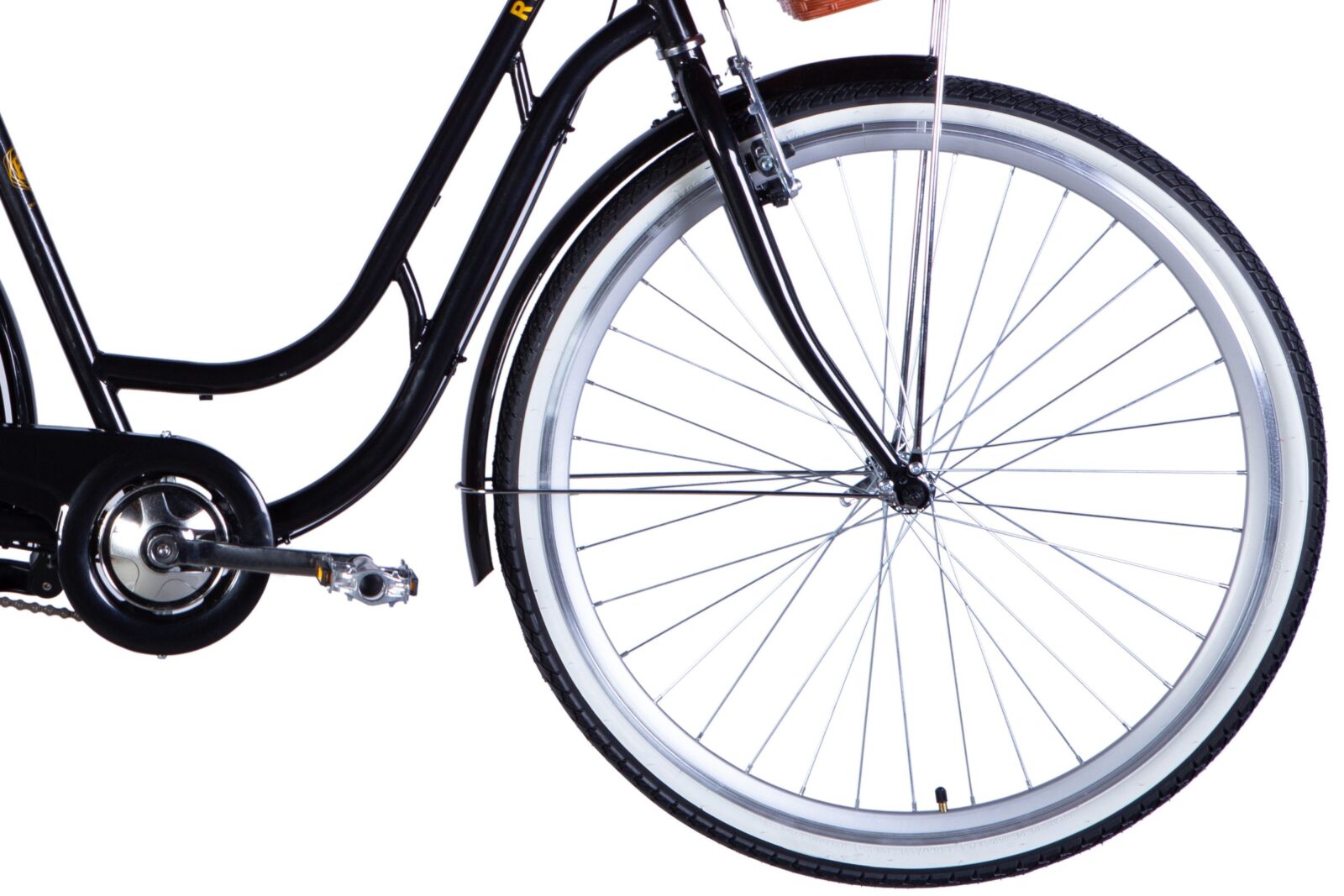 Svart cykelhjul med kedjedriven pedal