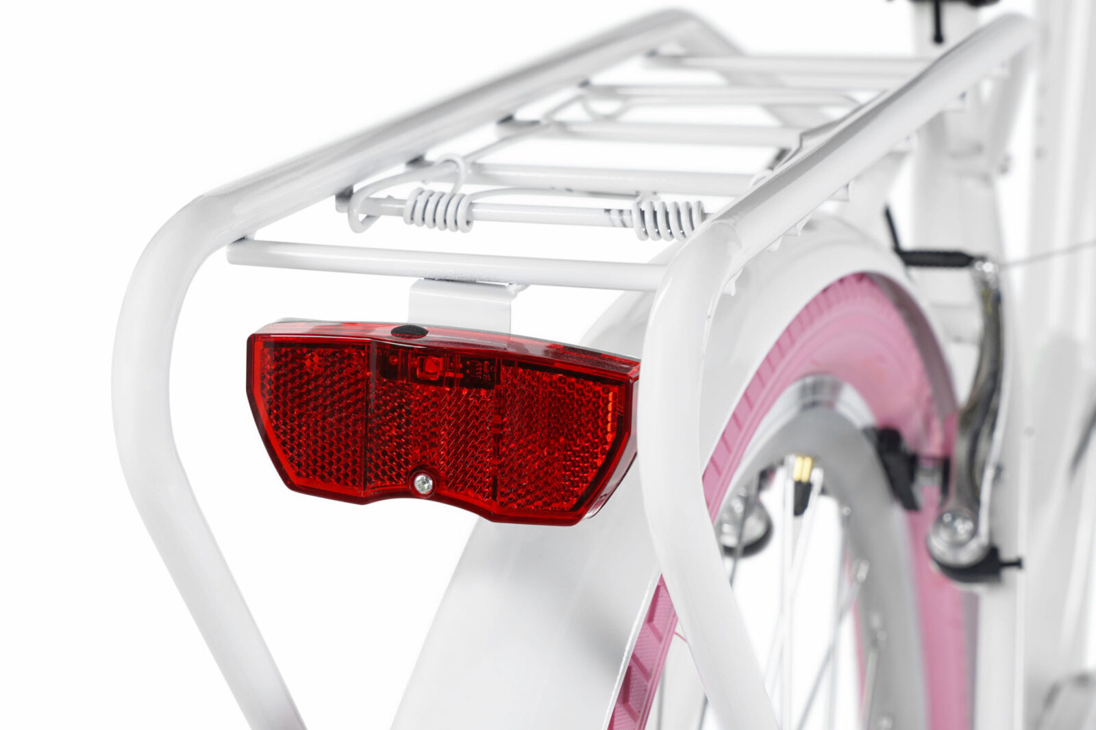 Cykel med pakethållare och reflex bak