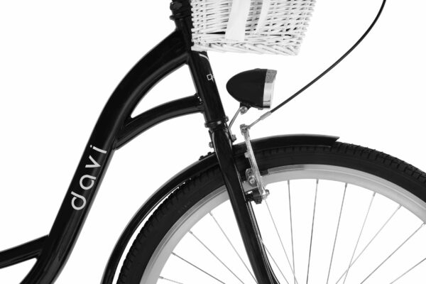 Svart cykel med korg och belysning framtill