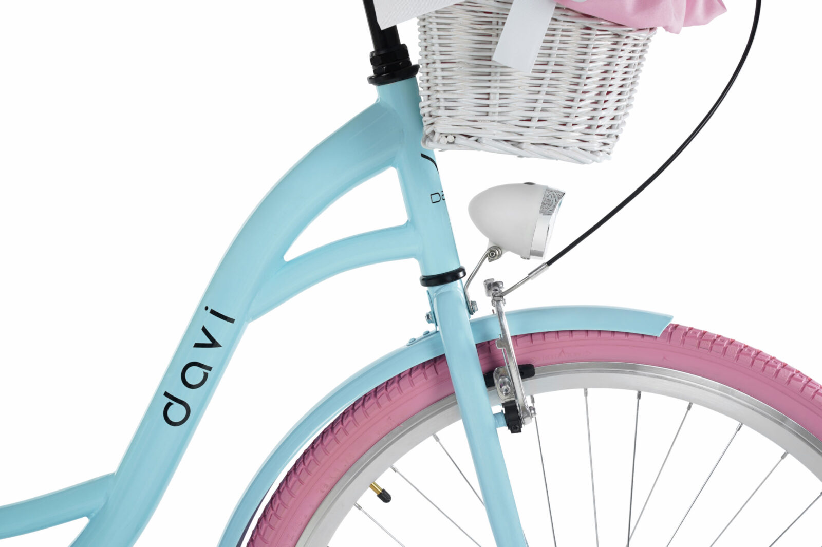 Blå cykel med rosa däck och cykelkorg