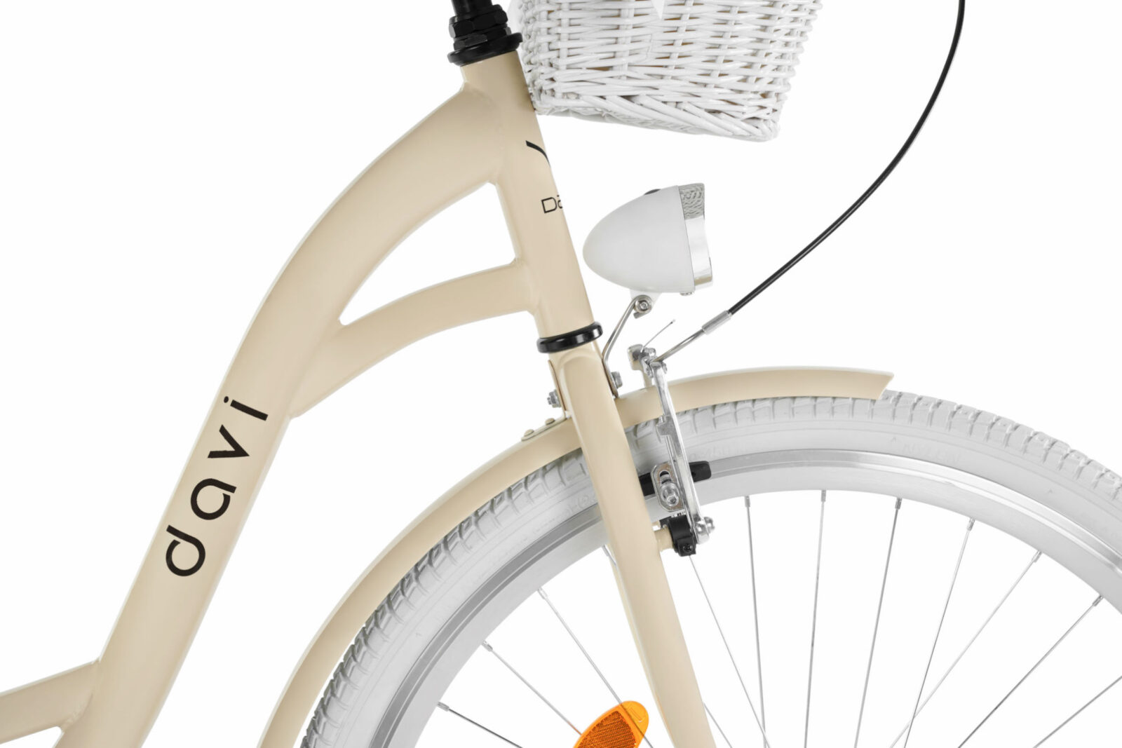 Närbild av beige cykelram och korg