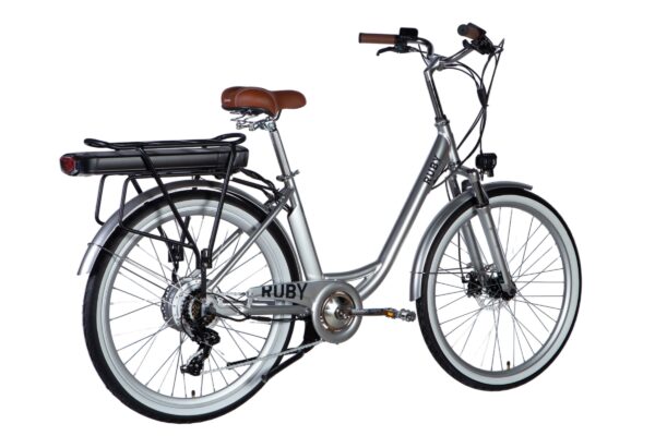 Silver elcykel med brun sadel och bakre pakethållare.