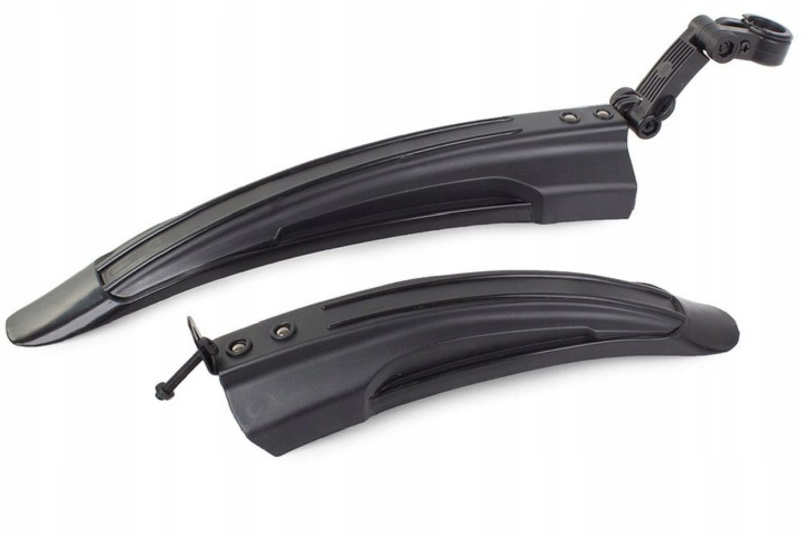 Cykelskärmar i svart plast för fram- och bakhjul.