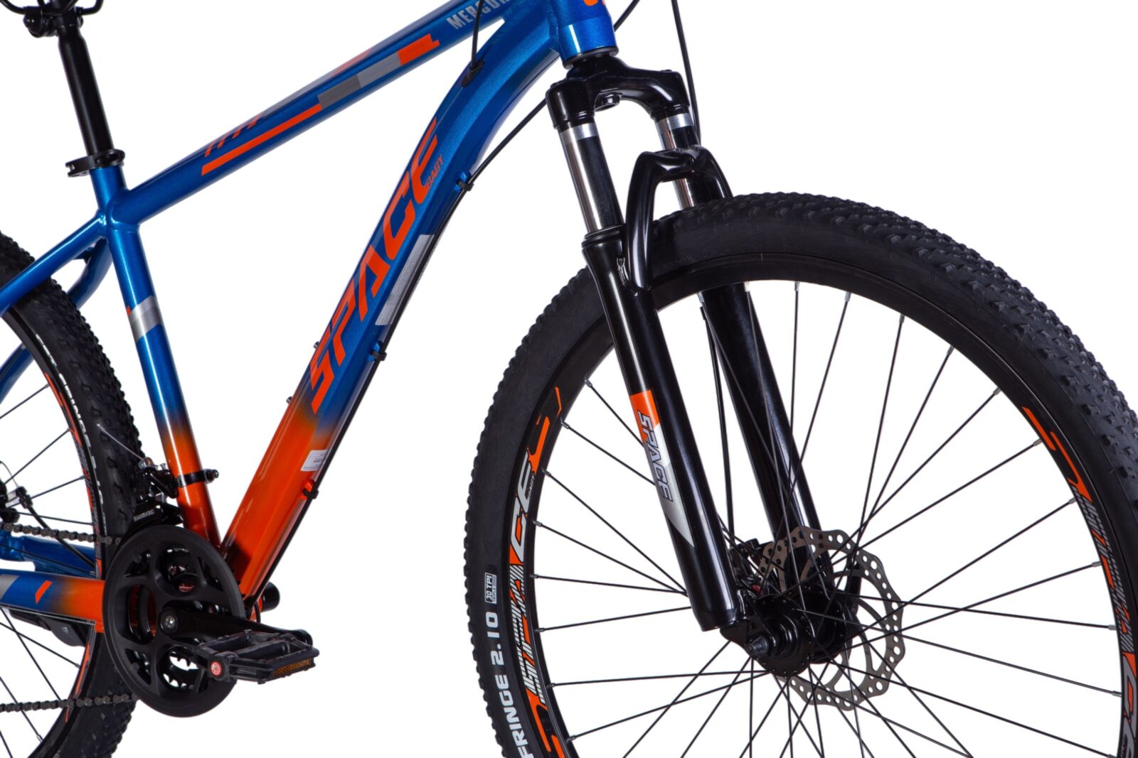 Blå och orange mountainbike med robusta däck.