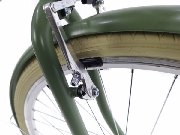 Detail zeleného kola a pláště