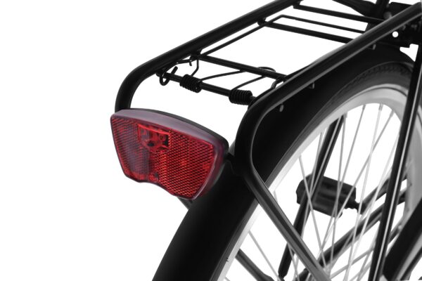 Zadní světlo na bicyklu s černým rámem